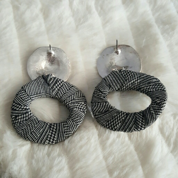 Zara earrings - Picture 3 of 4